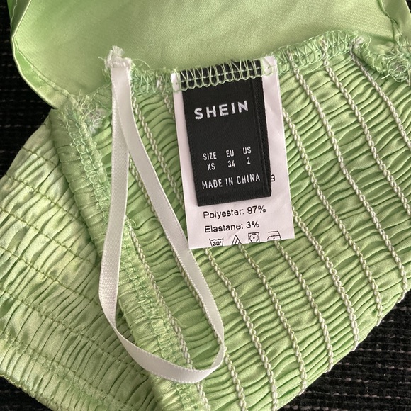 Green silky cropped halter top - Picture 4 of 4